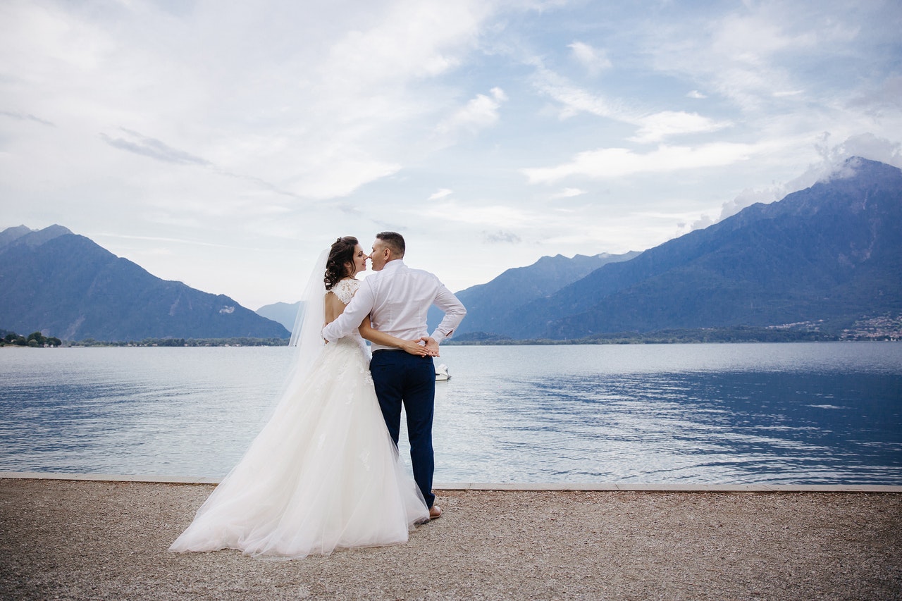 Brautpaar am Bergsee